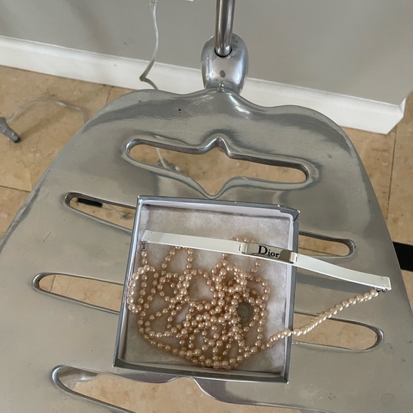 VINTAGE DIOR PEARL LONG LOGO NECKLACE - Picture 5 of 10